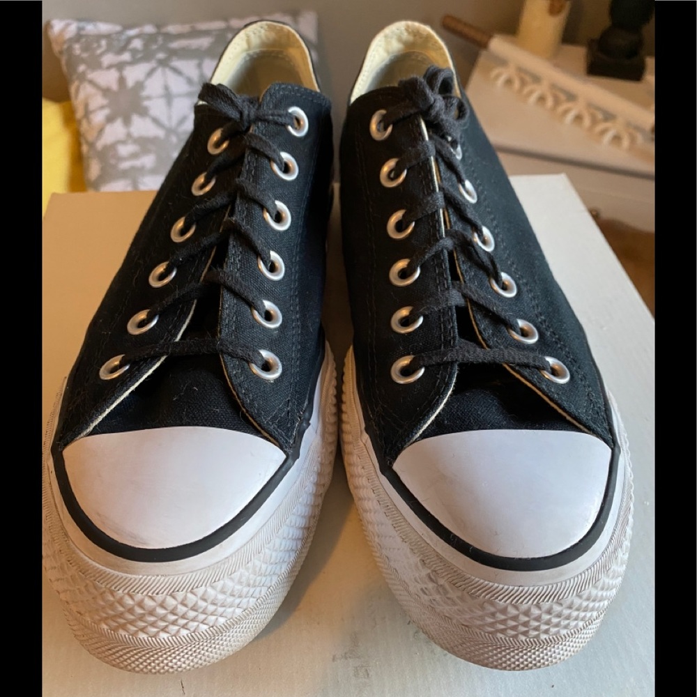 Black and white Platform converse